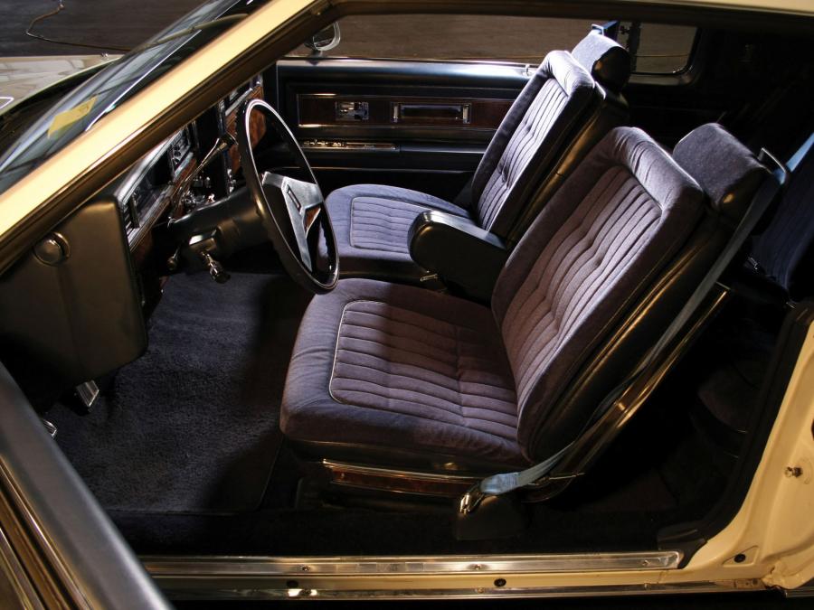  Oldsmobile Toronado Brougham 1981 года  (фото 8 из 9)
